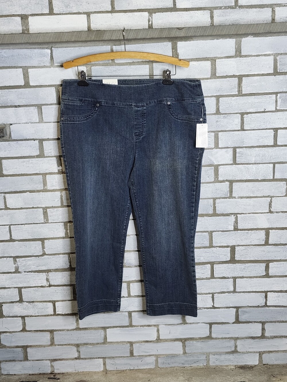 • Style & Co Women’s Pull-On Capri Low-Rise Denim Jean Size XL Blue Cotton Blend